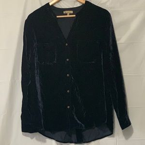 Democracy Size Large Velour/Velvet High Low Button Down